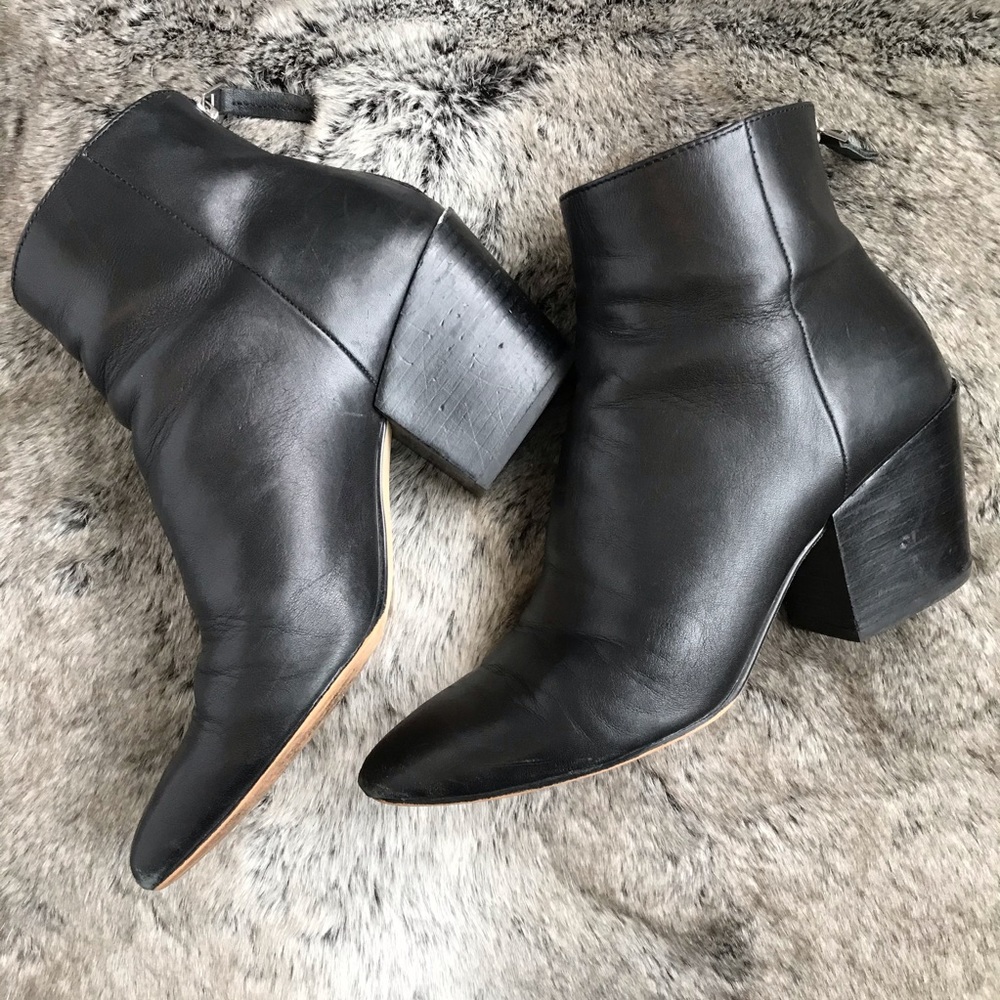 Dolce Vita 8.5 Coltyn Black block heel booties 🖤